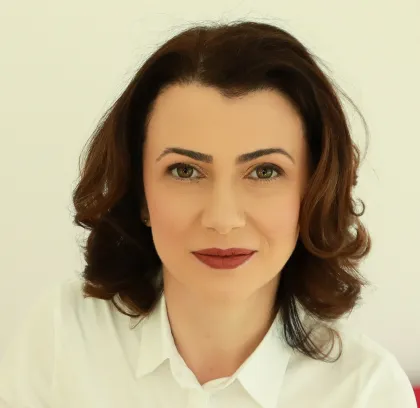 Elisabeta-Mihaela Potang