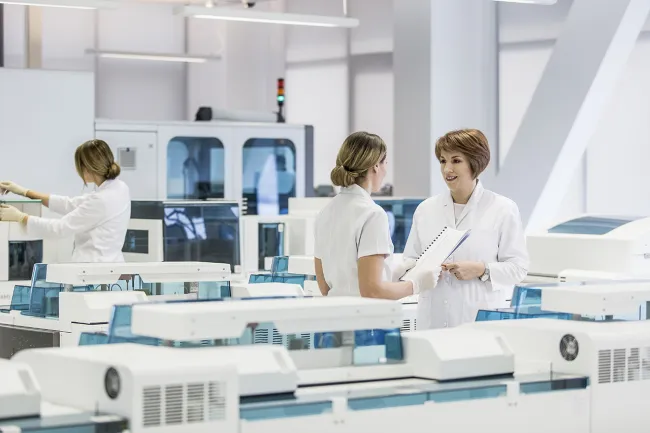 Creștere de 20% a veniturilor Medicover și Synevo din România în primele nouă luni ale anului, până la o valoare totală de 66 milioane euro